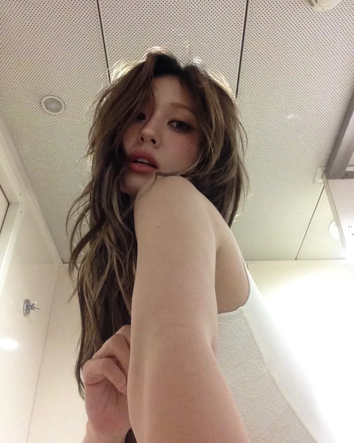Jeon Somi - jeon-somi-sexy-12.webp
